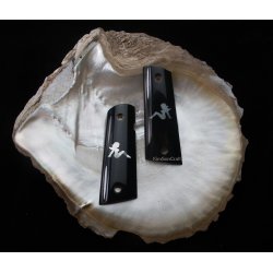 1911 a 1 la main de corne de buffle noir et embedded authentique fille sexy de nacre